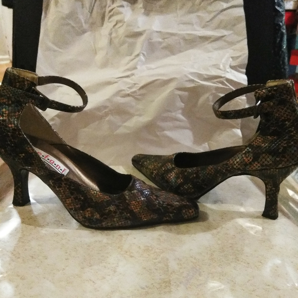 Shoes - Picture 3 of 3